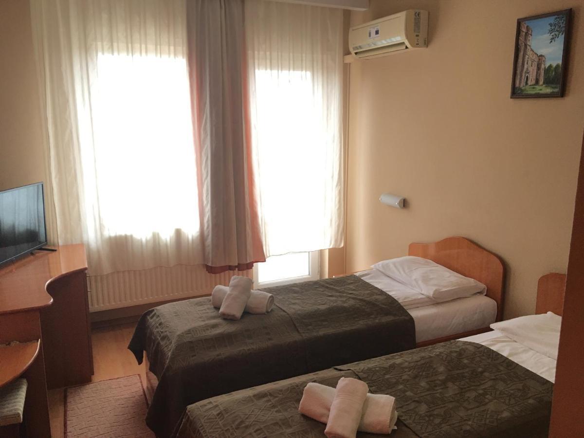 Pensiunea Brigi Satu Mare Exteriör bild